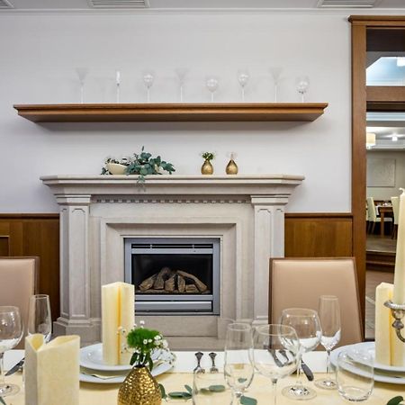 Hotel Abacie & Wellness Valašské Meziříčí Bagian luar foto