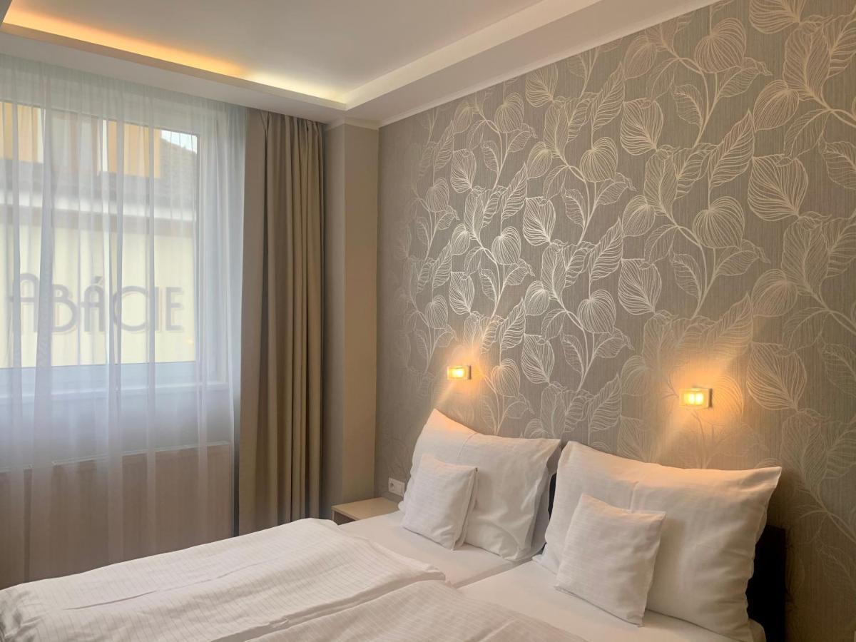 Hotel Abacie & Wellness Valašské Meziříčí Bagian luar foto