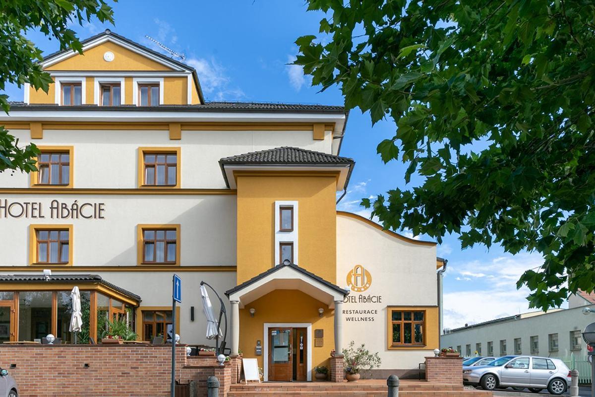 Hotel Abacie & Wellness Valašské Meziříčí Bagian luar foto