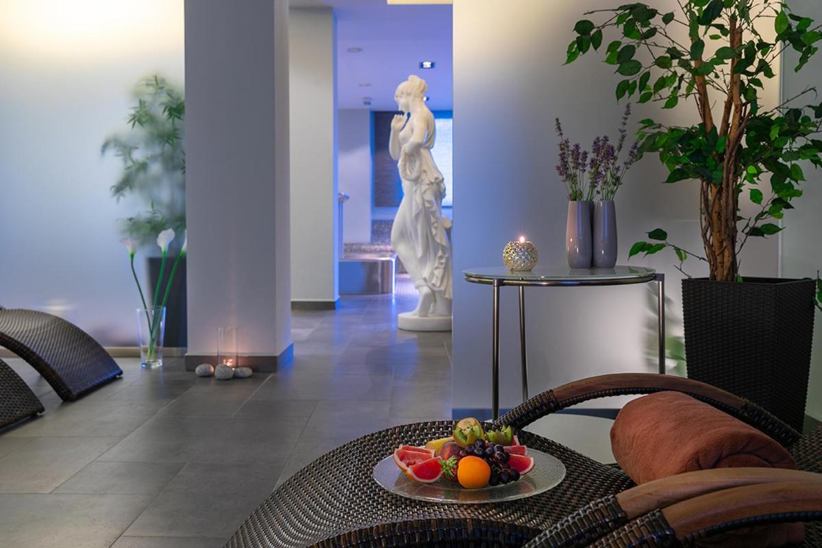Hotel Abacie & Wellness Valašské Meziříčí Bagian luar foto