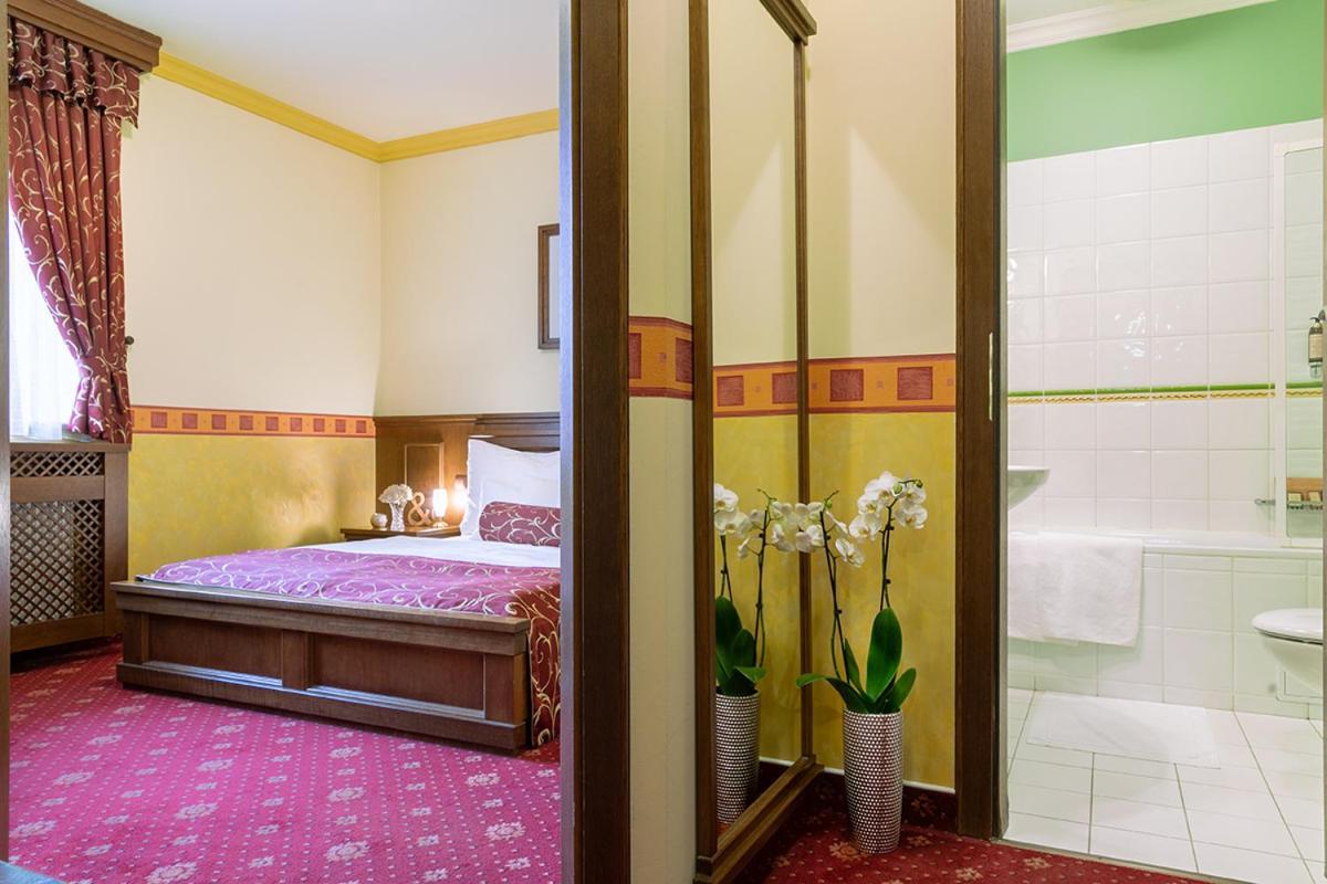 Hotel Abacie & Wellness Valašské Meziříčí Bagian luar foto
