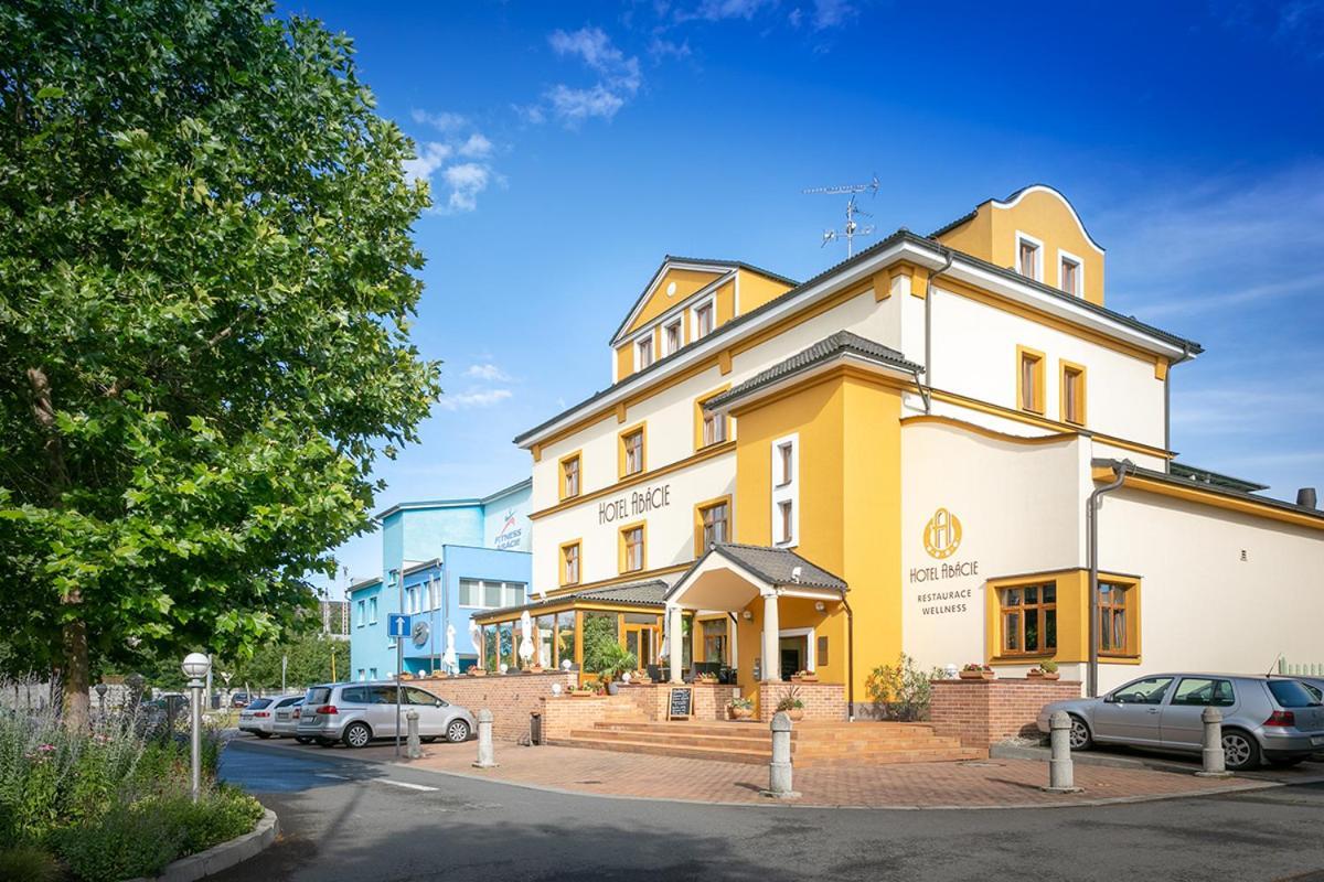 Hotel Abacie & Wellness Valašské Meziříčí Bagian luar foto
