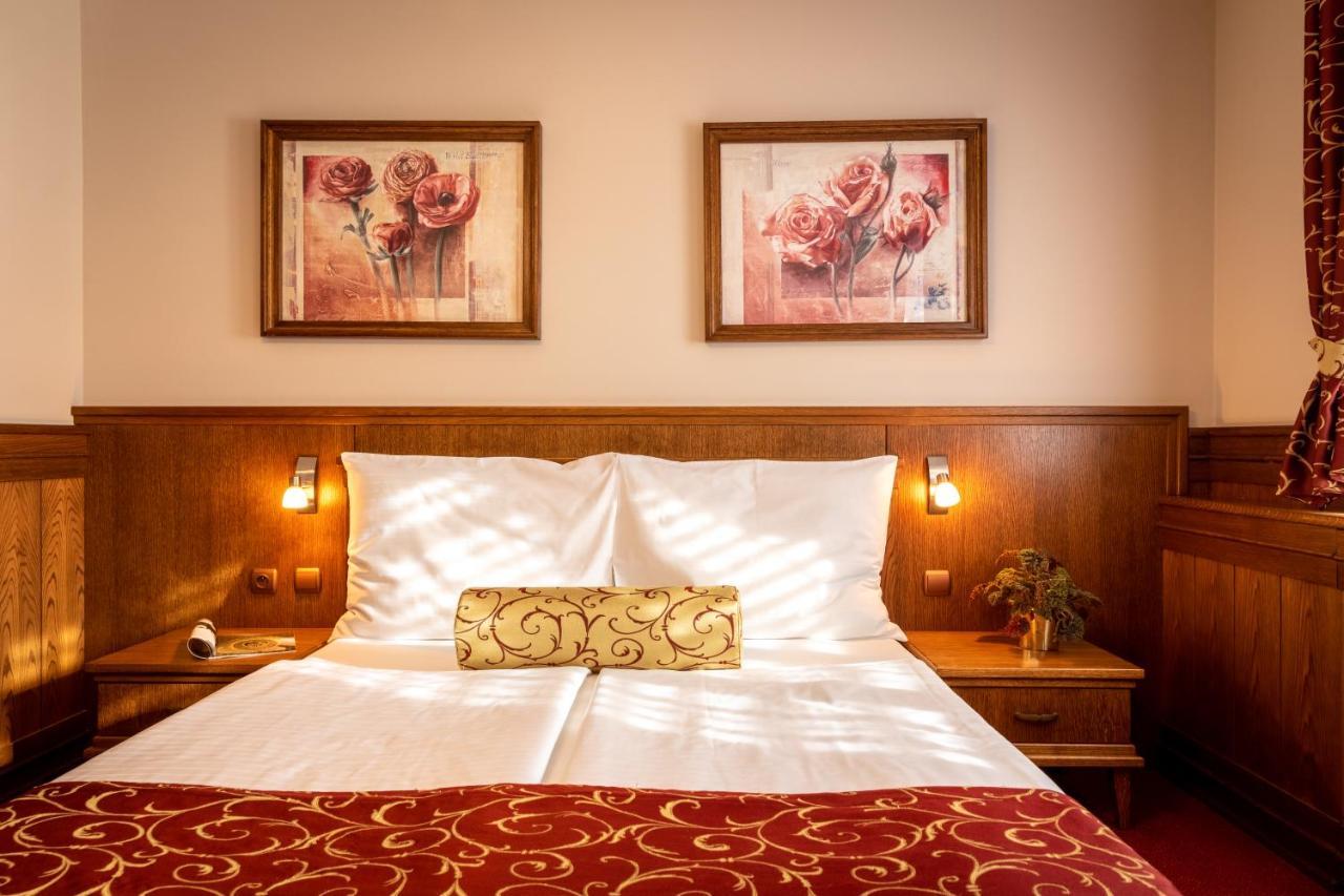 Hotel Abacie & Wellness Valašské Meziříčí Bagian luar foto