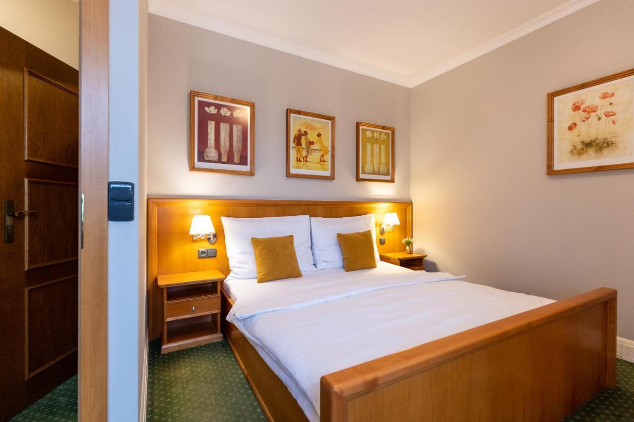 Hotel Abacie & Wellness Valašské Meziříčí Bagian luar foto