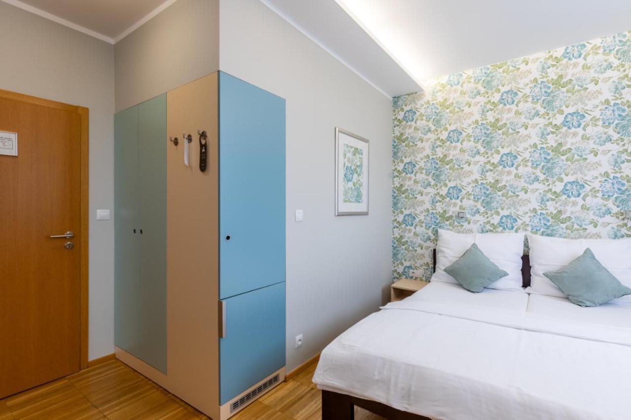 Hotel Abacie & Wellness Valašské Meziříčí Bagian luar foto