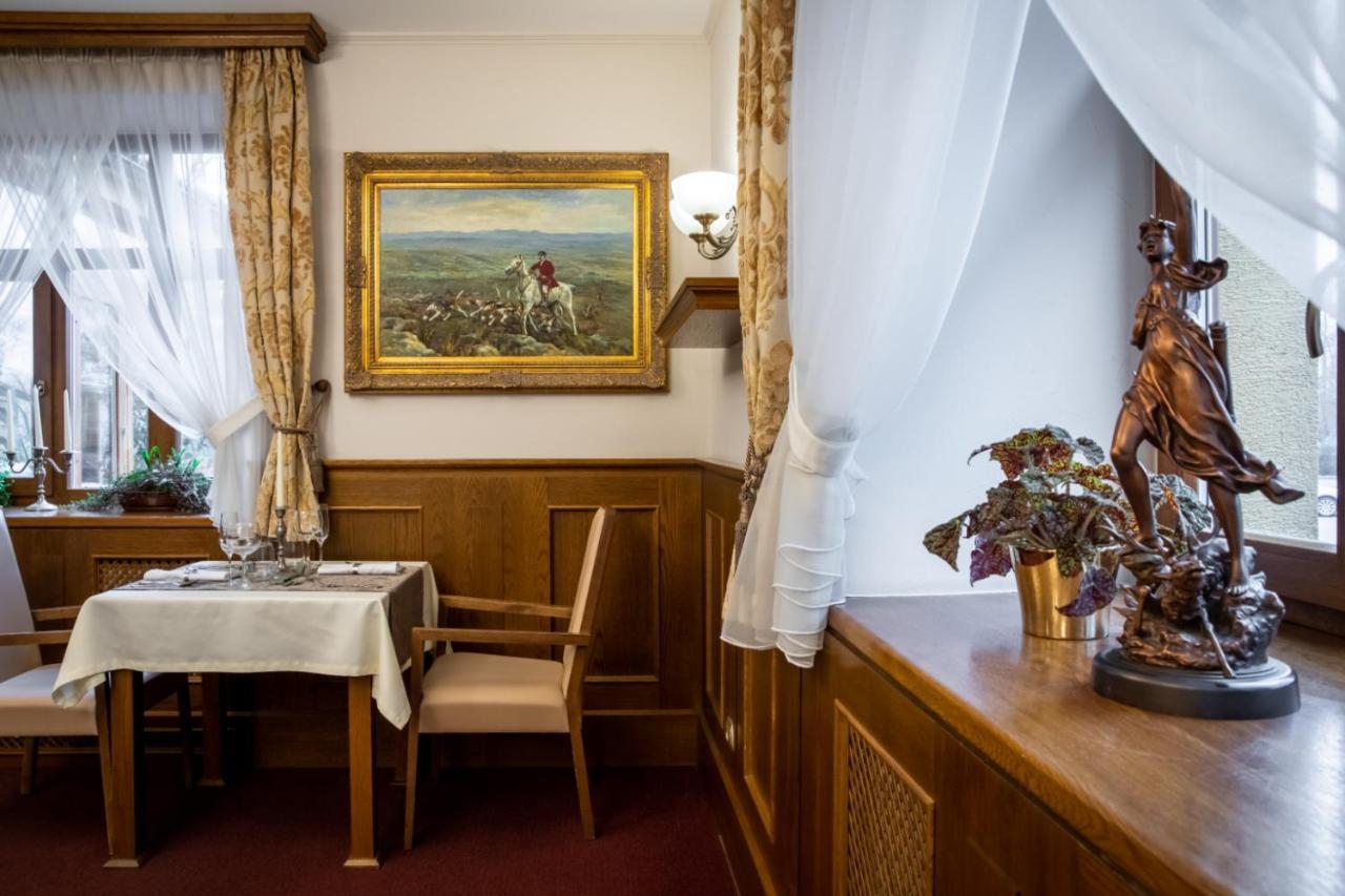 Hotel Abacie & Wellness Valašské Meziříčí Bagian luar foto