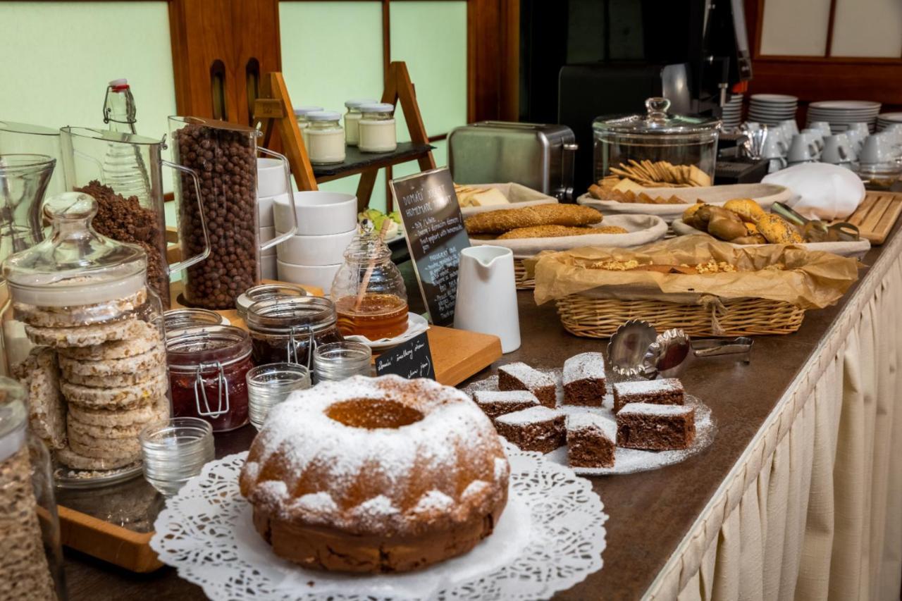 Hotel Abacie & Wellness Valašské Meziříčí Bagian luar foto