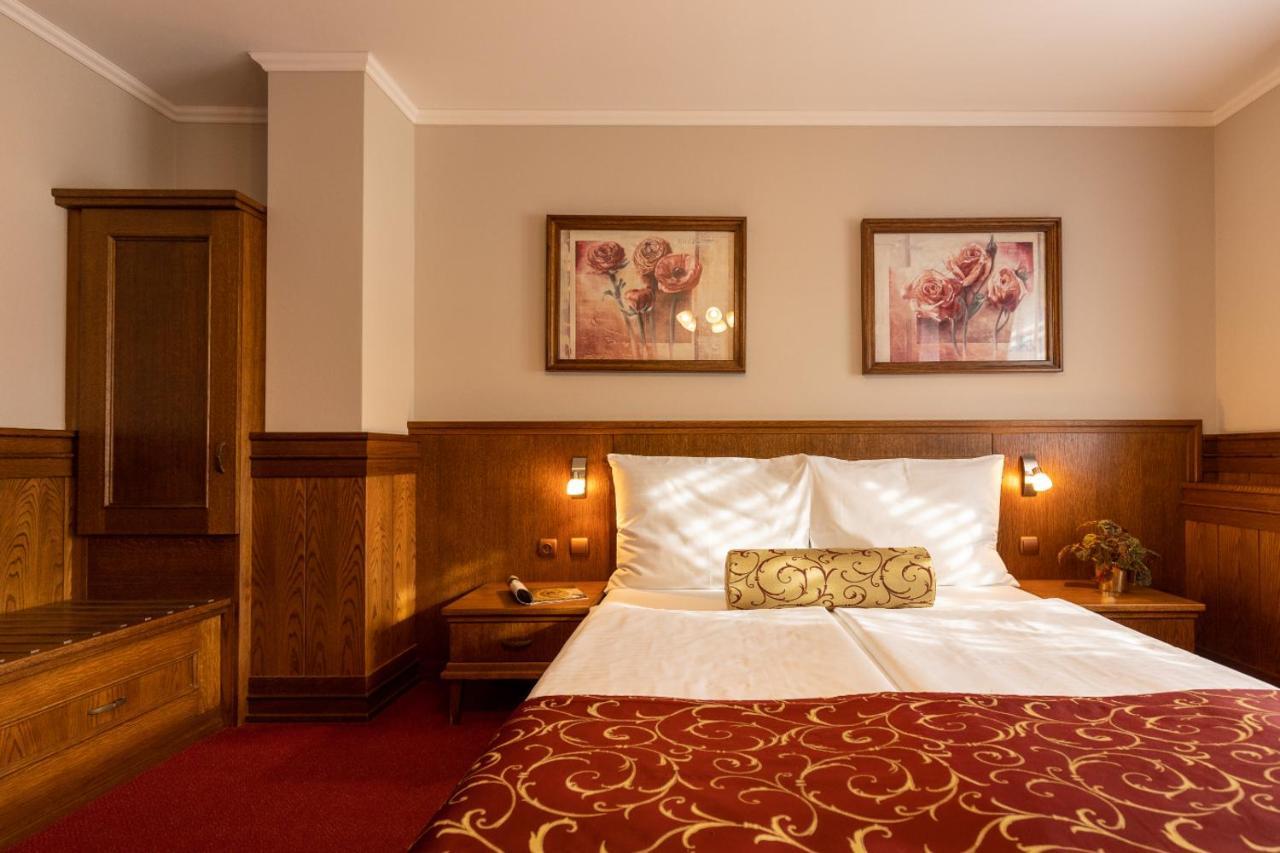 Hotel Abacie & Wellness Valašské Meziříčí Bagian luar foto
