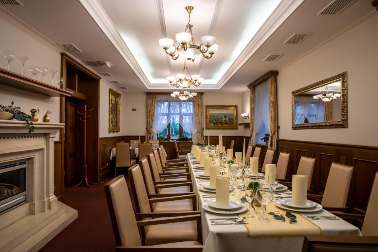 Hotel Abacie & Wellness Valašské Meziříčí Bagian luar foto