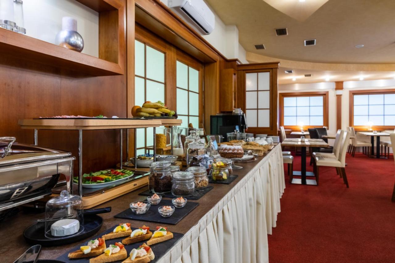 Hotel Abacie & Wellness Valašské Meziříčí Bagian luar foto