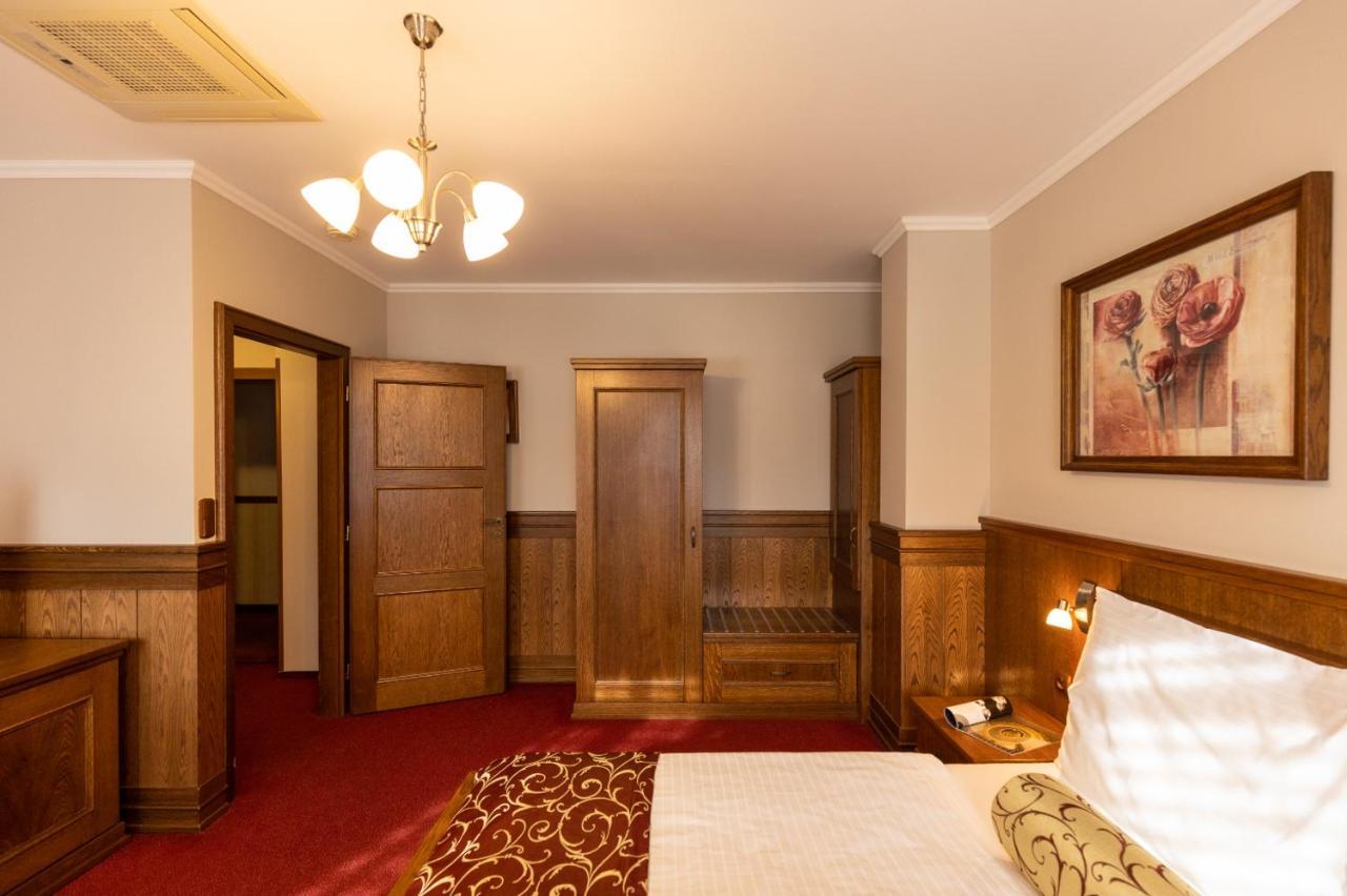 Hotel Abacie & Wellness Valašské Meziříčí Bagian luar foto