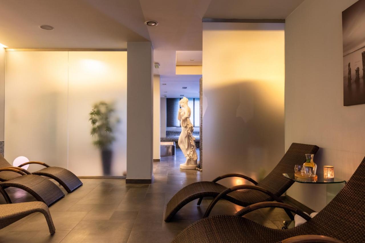 Hotel Abacie & Wellness Valašské Meziříčí Bagian luar foto