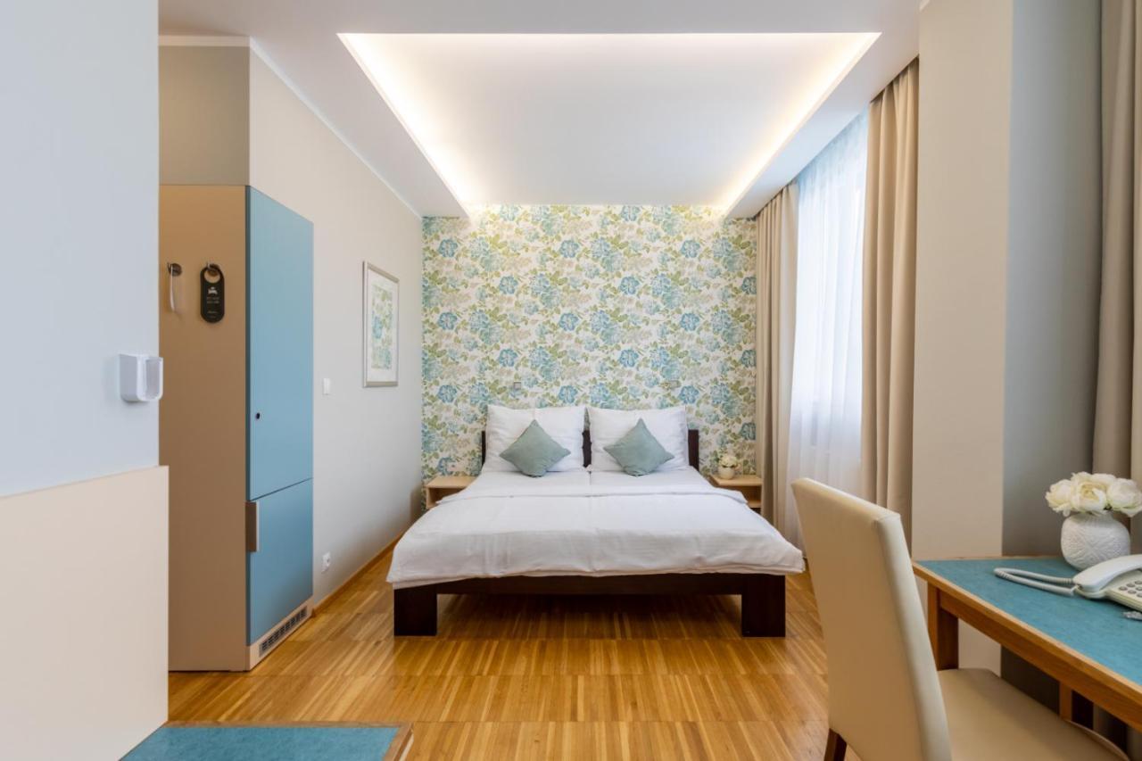 Hotel Abacie & Wellness Valašské Meziříčí Bagian luar foto