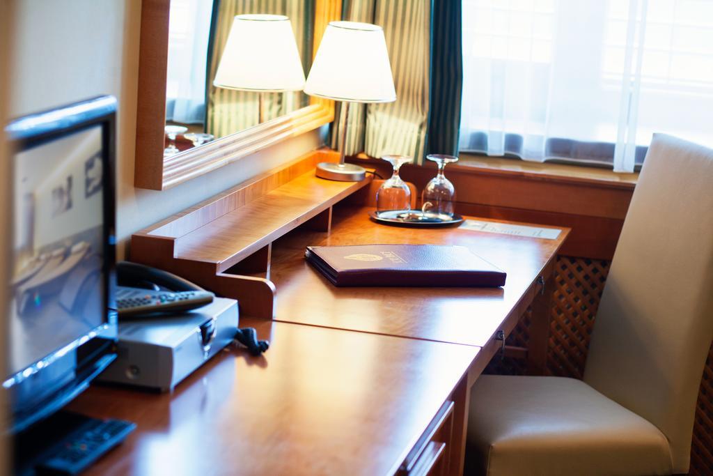 Hotel Abacie & Wellness Valašské Meziříčí Bagian luar foto