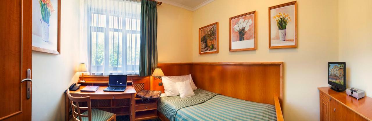 Hotel Abacie & Wellness Valašské Meziříčí Bagian luar foto