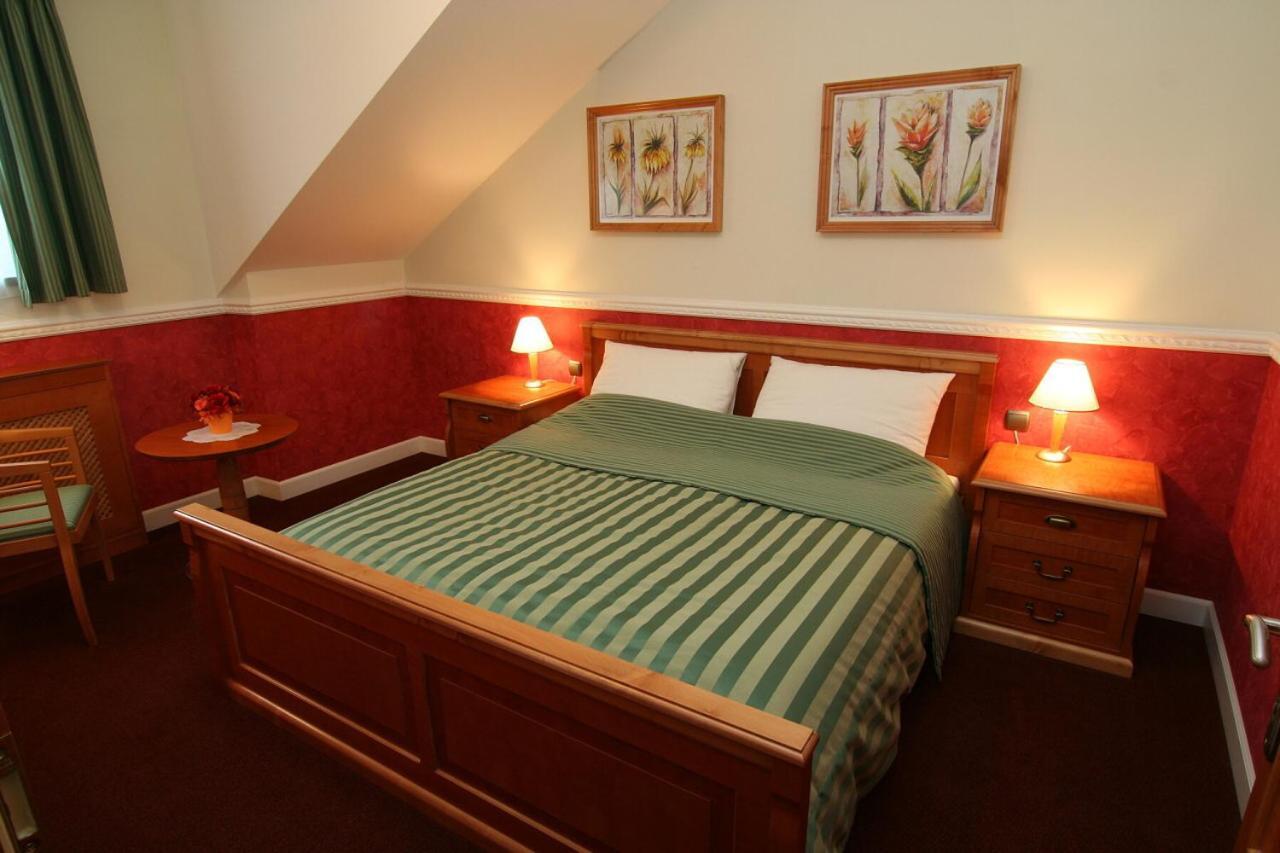 Hotel Abacie & Wellness Valašské Meziříčí Bagian luar foto